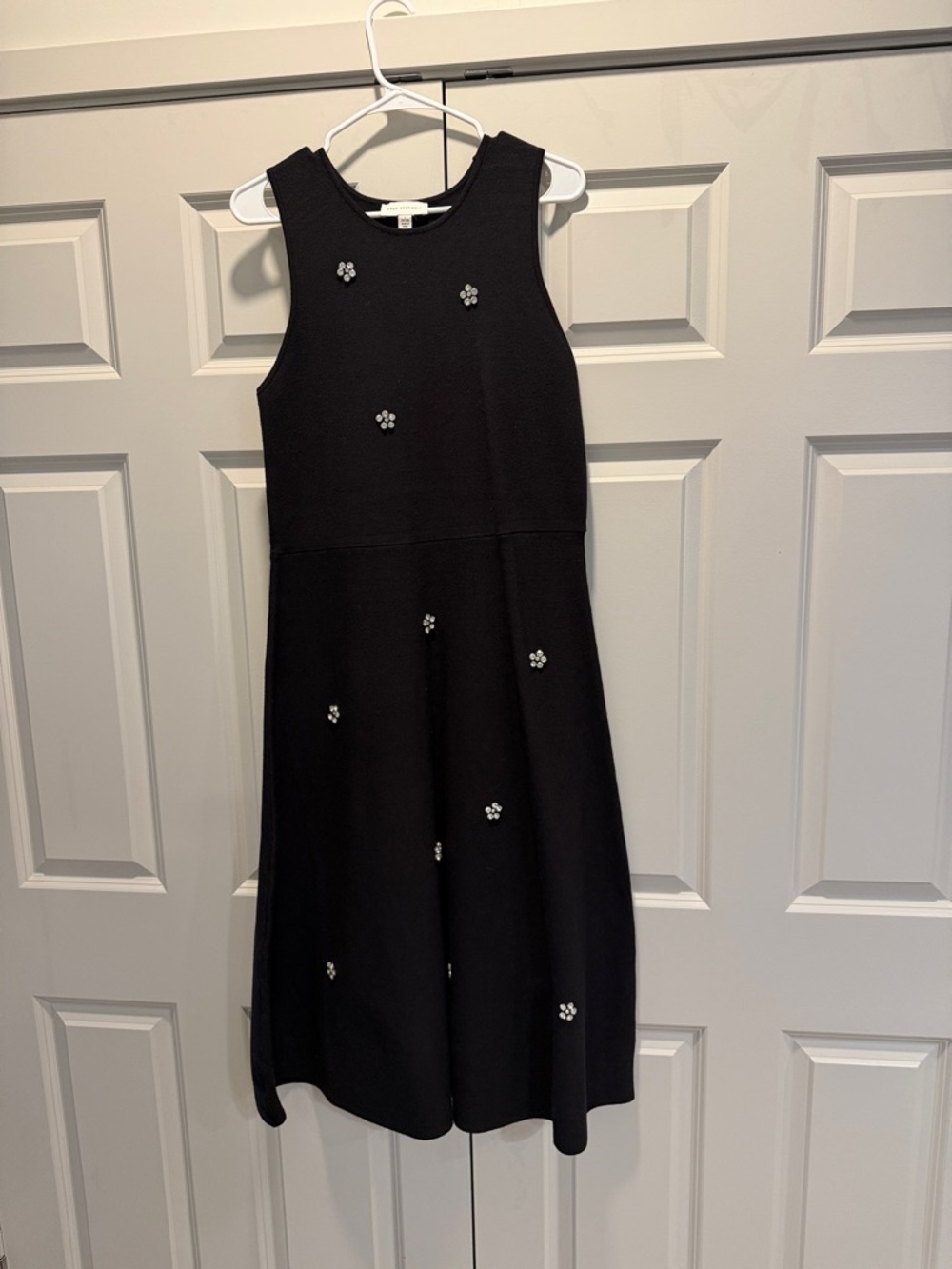 Black Sleeveless Floral-Appliqué A-Line Dress